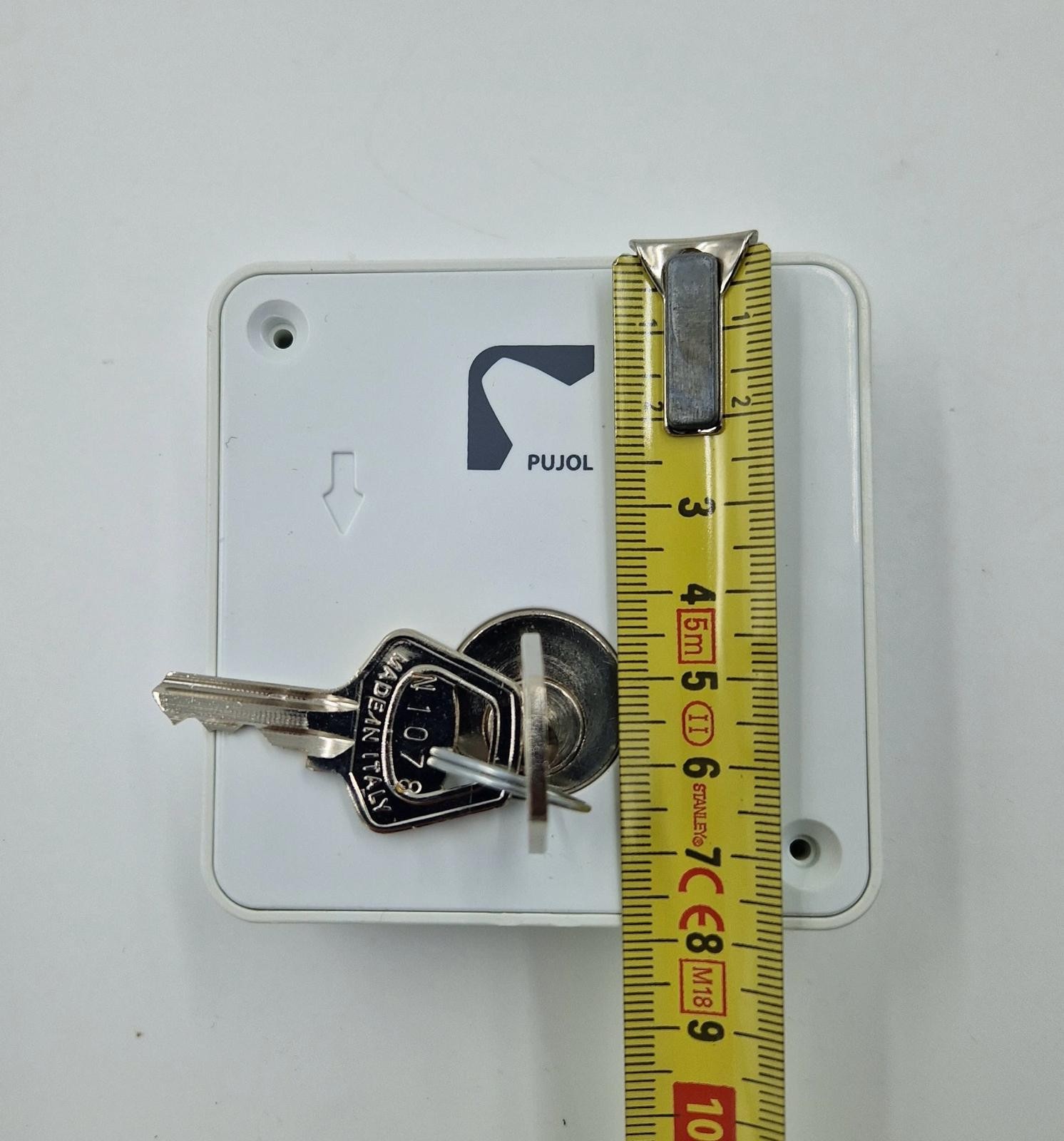 Selettore a chiave sovrapposto ABS per serrande Somfy Pujol art. 39030 Selettore a chiave sovrapposto ABS per serrande Somfy Pujol art. 39030