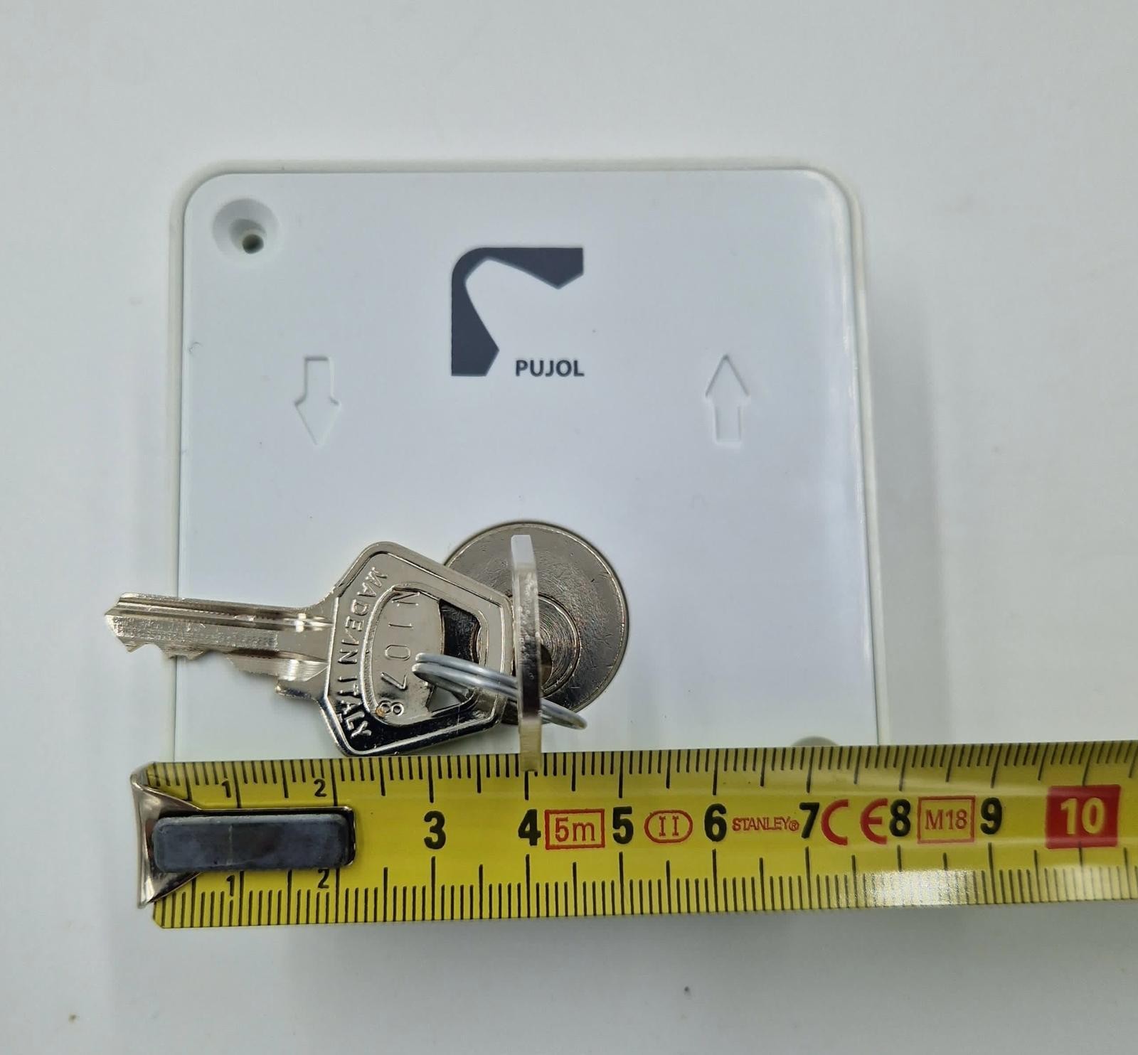 Selettore a chiave sovrapposto ABS per serrande Somfy Pujol art. 39030 Selettore a chiave sovrapposto ABS per serrande Somfy Pujol art. 39030